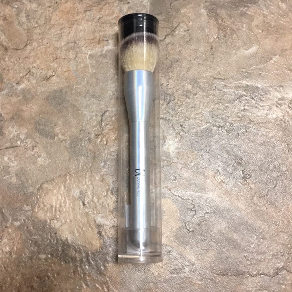 IIT COSMETICS BRUSH - Picture 1 of 2